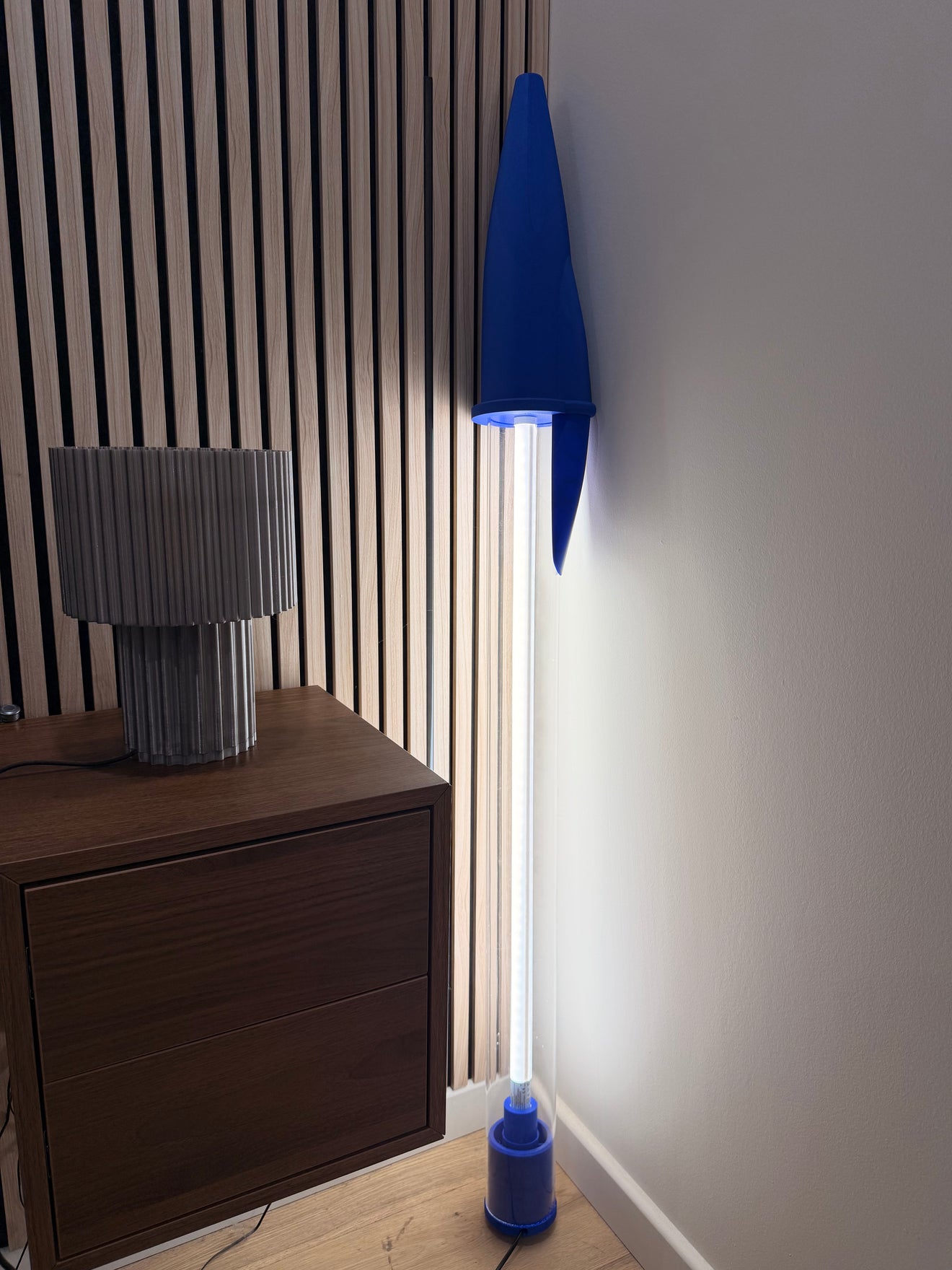 Lampe Stylo Géant Bleu  – Néon LED 140 cm