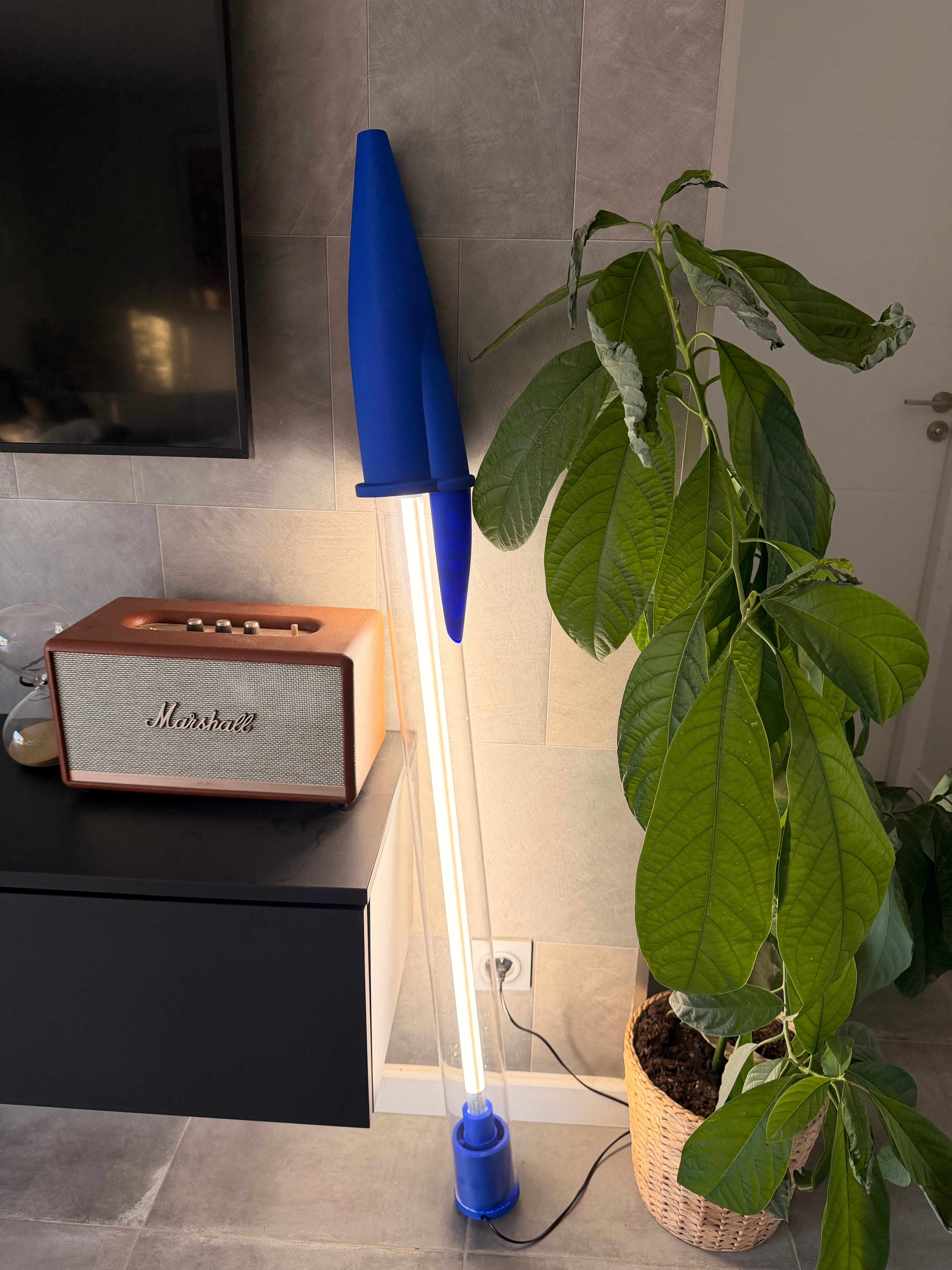 Lampe Stylo Géant Bleu  – Néon LED 140 cm