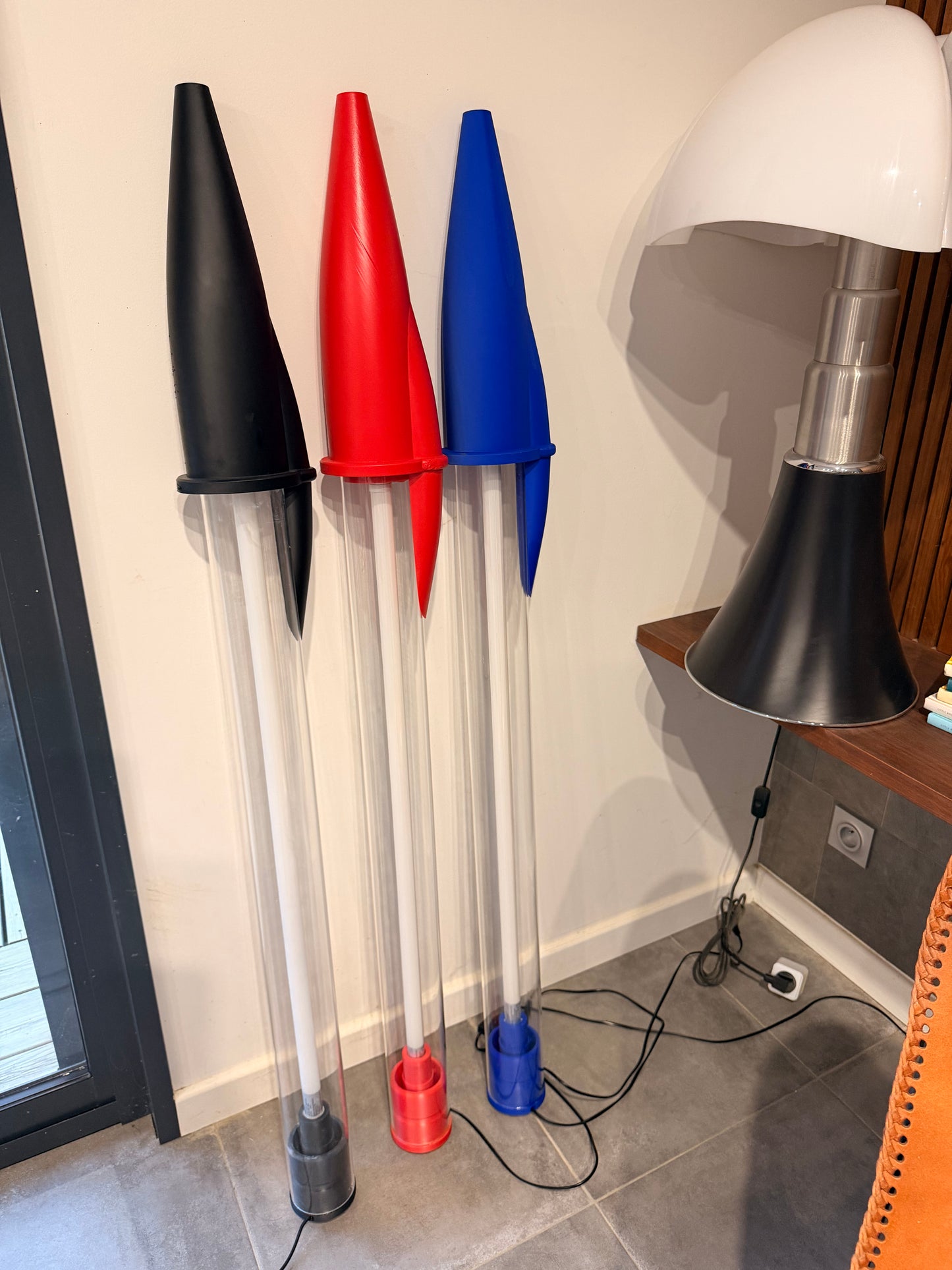 Lampe Stylo Géant NOIR  – Néon LED 140 cm