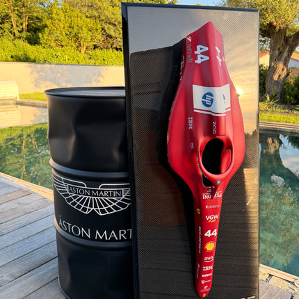 F1 #44 – Sculpture Murale Carbone – Édition Numérotée - Ferrari Lewis Hamilton