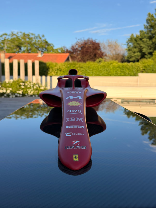 F1 #44 – Sculpture Murale Carbone – Édition Numérotée - Ferrari Lewis Hamilton